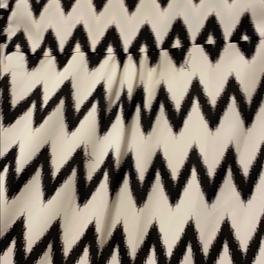 GUESS Chevron High-Low Blouse - Picture 7 of 7
